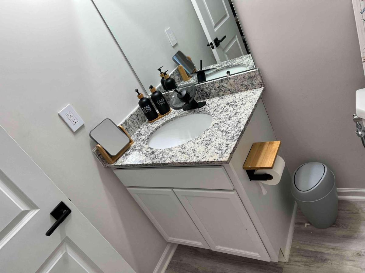 Hometel Premium Guest Suite W/ Private Entrance Ypsilanti Zewnętrze zdjęcie